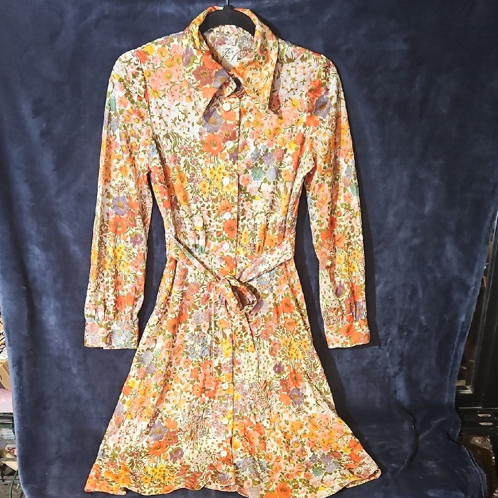 Vintage Wild FlowerButton-Up Dress